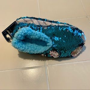 😴 Snoozies flip sequin slippers 😴